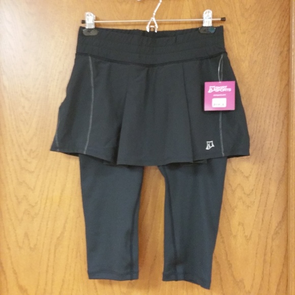 SkirtSports Pants - NWT!!!!! Skirt Sports Jette Capri Skirt Black=
